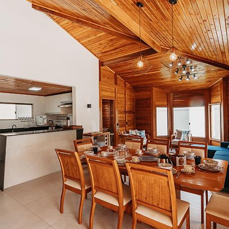 Casadecastelhanos, Quadra Do Mar De Castelhanos, 4 Suites Com Ar, Churrasqueira, Piscina, Hidromassagem, Cozinha Integrada Gourmet Ideal Para Familia E Amigos 安谢塔 外观 照片