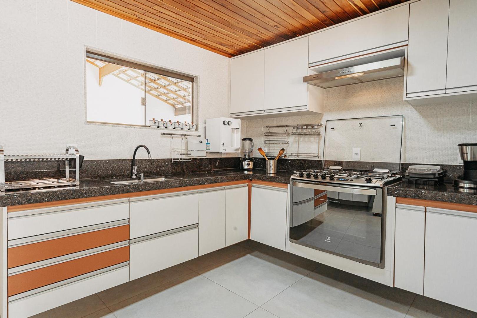 Casadecastelhanos, Quadra Do Mar De Castelhanos, 4 Suites Com Ar, Churrasqueira, Piscina, Hidromassagem, Cozinha Integrada Gourmet Ideal Para Familia E Amigos 安谢塔 外观 照片