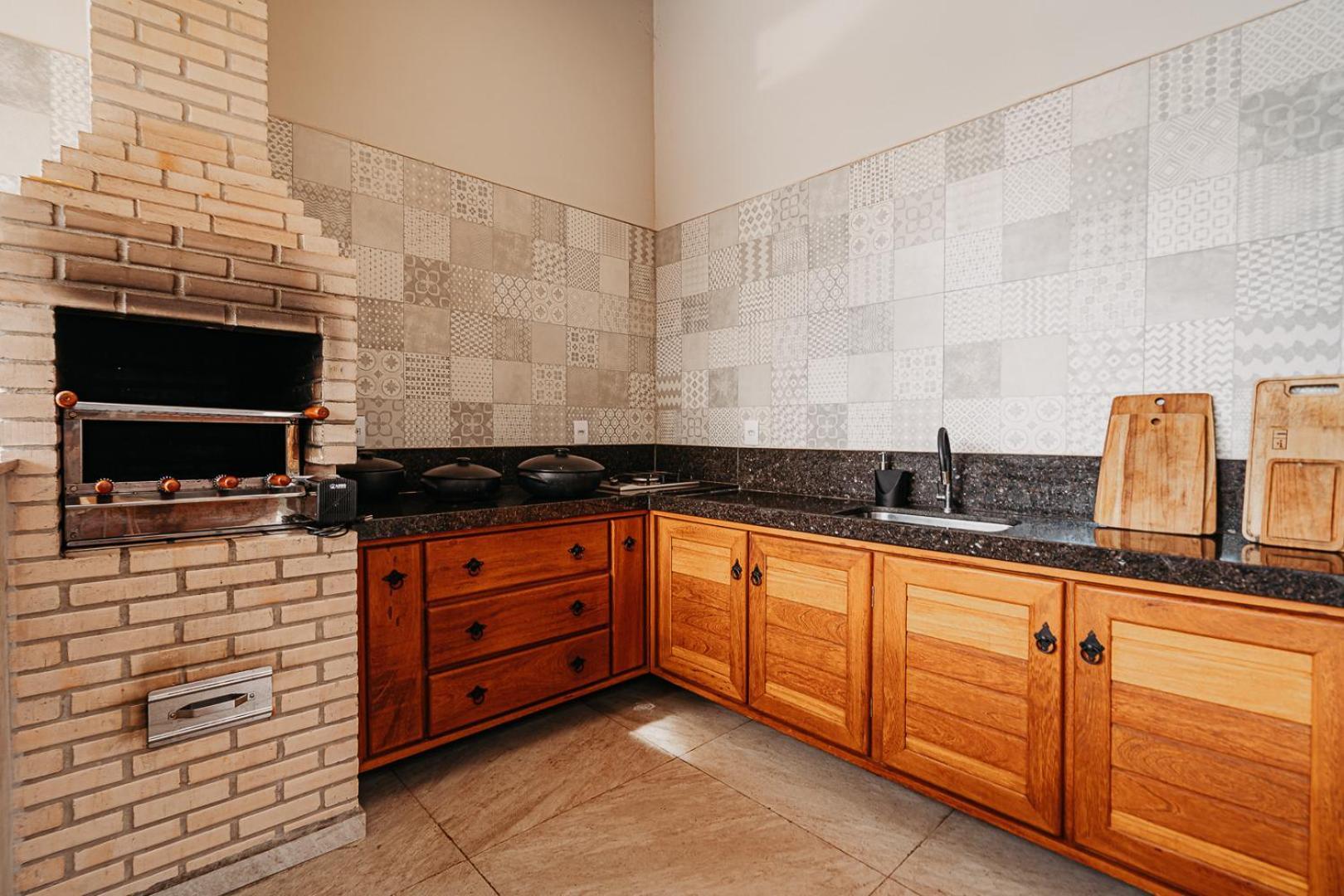 Casadecastelhanos, Quadra Do Mar De Castelhanos, 4 Suites Com Ar, Churrasqueira, Piscina, Hidromassagem, Cozinha Integrada Gourmet Ideal Para Familia E Amigos 安谢塔 外观 照片