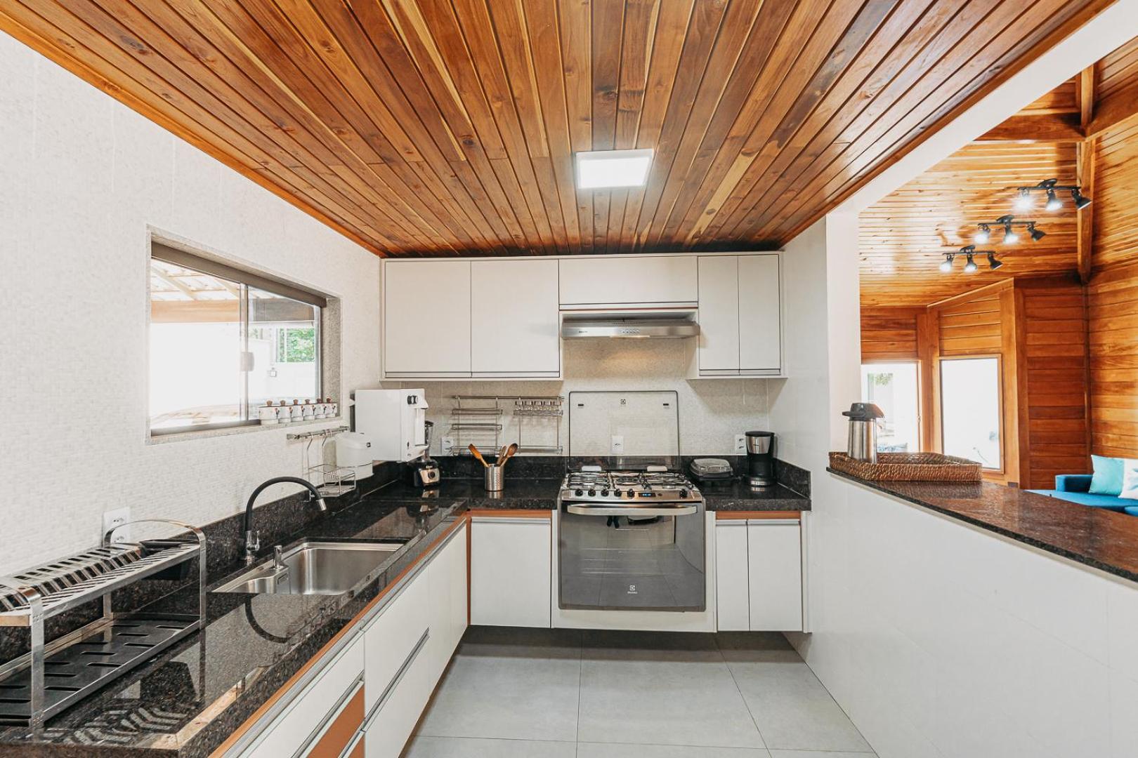 Casadecastelhanos, Quadra Do Mar De Castelhanos, 4 Suites Com Ar, Churrasqueira, Piscina, Hidromassagem, Cozinha Integrada Gourmet Ideal Para Familia E Amigos 安谢塔 外观 照片