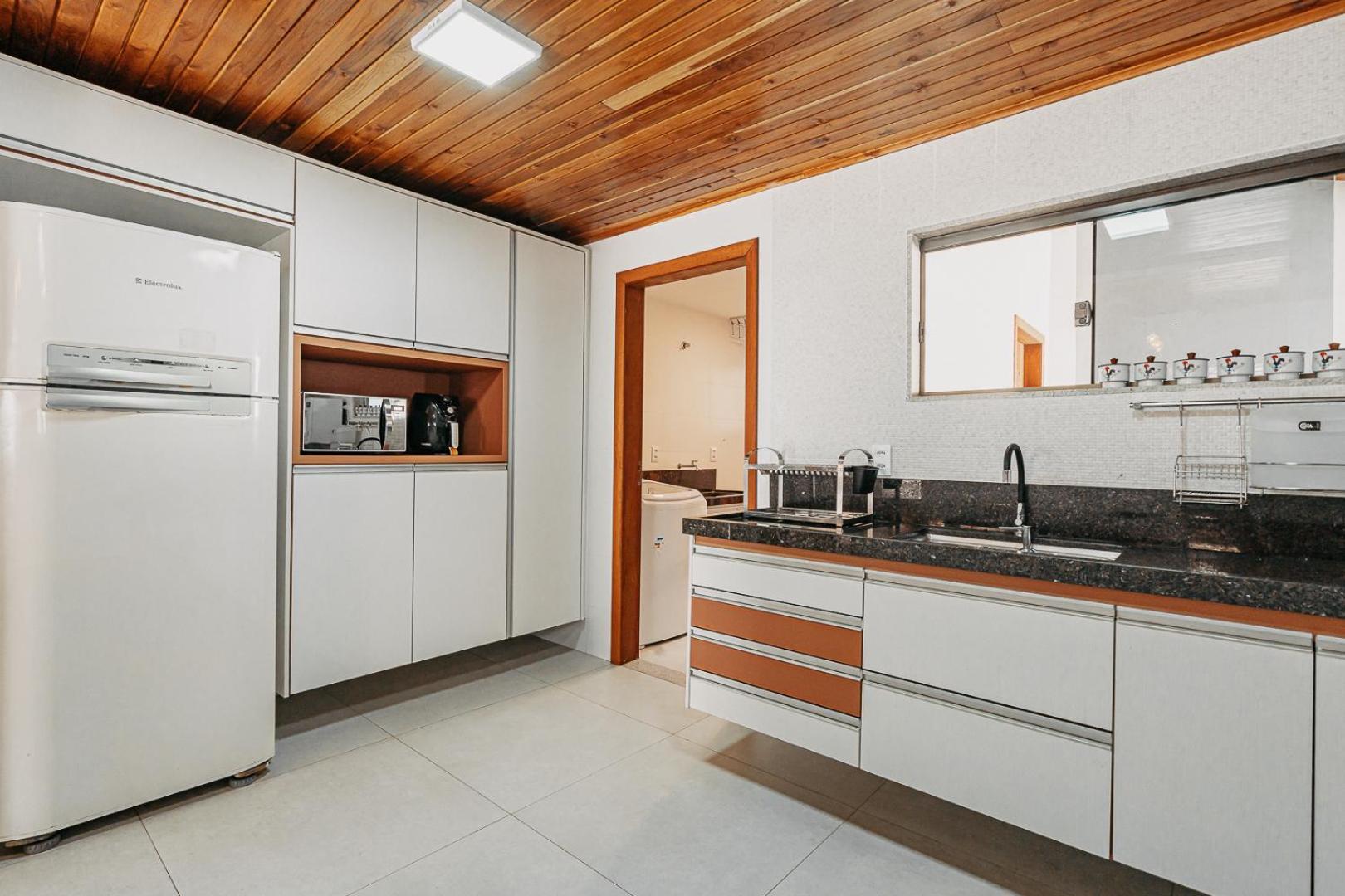 Casadecastelhanos, Quadra Do Mar De Castelhanos, 4 Suites Com Ar, Churrasqueira, Piscina, Hidromassagem, Cozinha Integrada Gourmet Ideal Para Familia E Amigos 安谢塔 外观 照片